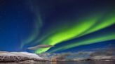 El ‘agujero azul’ en el cielo de Suecia que deja ver auroras boreales y arcoíris lunares
