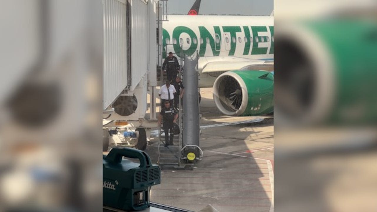 Frontier Airlines pilot arrested at IAH on warrant from Dallas-Fort Worth