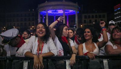 Fotos de los conciertos de las Ninyas del Corro y Foyone en la plaza del Castillo