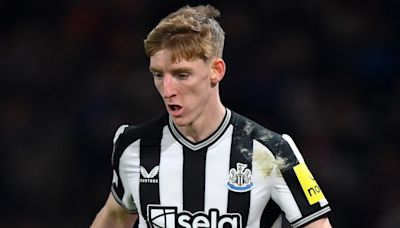 'Get rid of it' - Anthony Gordon rages at VAR and calls for it to be scrapped after Newcastle winger is denied penalty against Man Utd | Goal.com United Arab Emirates