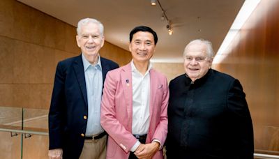 “Mao’s Last Dancer” recalls his career with the Houston Ballet – and his dramatic defection from China to the U.S. | Houston Public Media