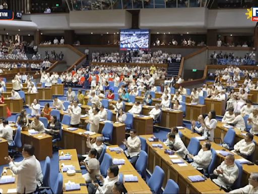 WATCH: Who gave Marcos a standing ovation over POGO ban announcement?