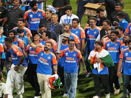 Watch: Rohit Sharma, Virat Kohli along with Team India sing 'Vande Mataram'