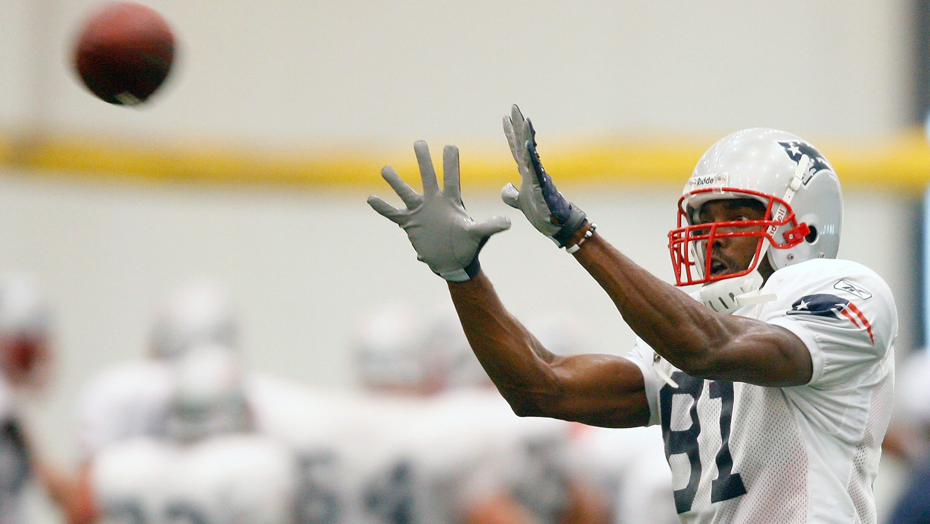 Patriots Rookie Is 'Mossing Defenders' at Training Camp