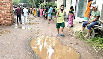 Bansdroni’s Dinesh Nagar Road on which teen died under ‘repair’ since 2017