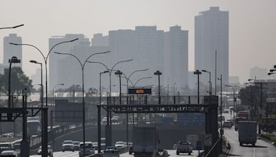 Alerta ambiental para este martes en la Región Metropolitana: revisa la restricción vehicular - La Tercera