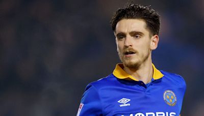 Lincoln sign midfielder Bayliss after Shrews exit