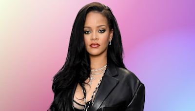 Way Rihanna holds her son defended online