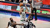 Los Celtics derrotan a Dallas en casa y acarician su título número 18