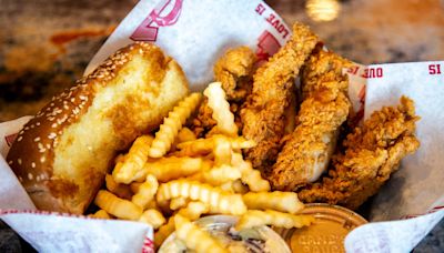 Which fast-food restaurant has the best fried chicken tenders in Palm Beach County?
