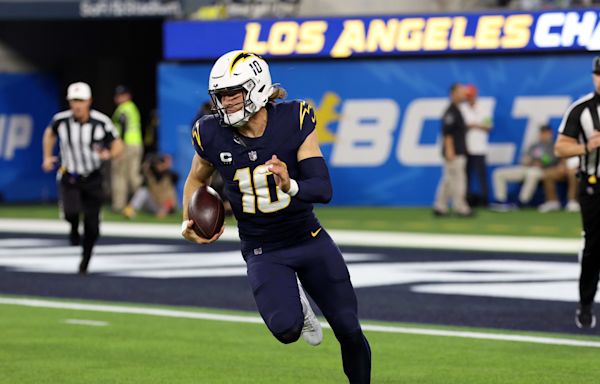 Chargers News: Recently-Signed Offensive Weapon On Bonding WIth Justin Herbert