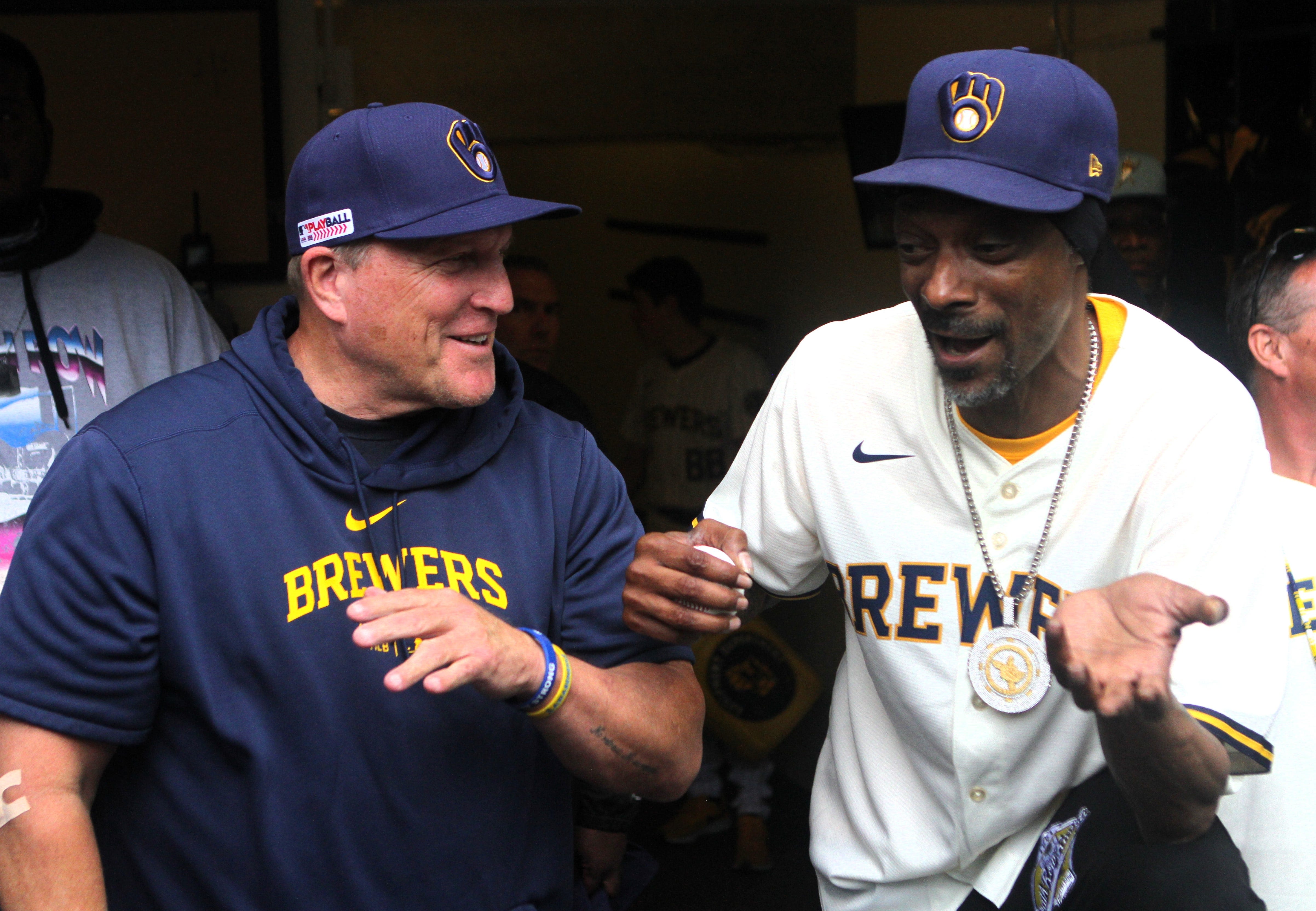 Snoop Dogg showed up for Brewers game, threw surprise first pitch and FaceTimed Bob Uecker