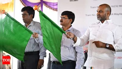 Mettupalayam-Tuticorin Biweekly Express flagged off | Coimbatore News - Times of India