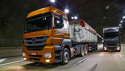 Vendas de caminhões usados sobem em agosto e Mercedes-Benz lidera