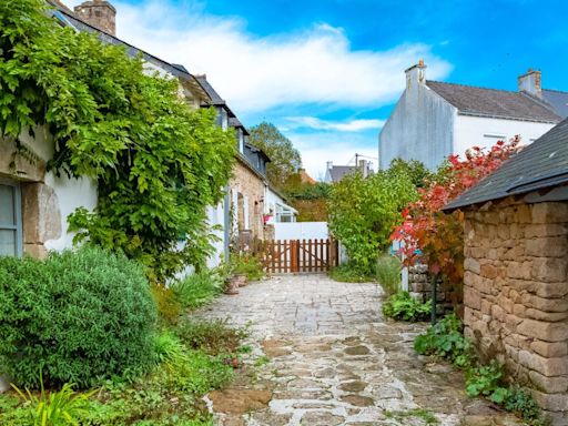 Mélanie Laurent : découvrez sa maison "coupée du monde" sur une île en Bretagne