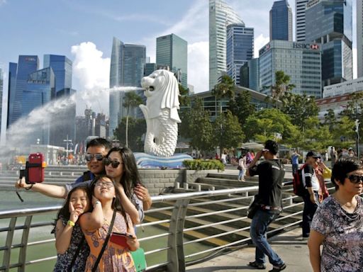 Singapore wage report: Oil and bunker traders highest-earner at over RM50,000 a month, hairdressers see over 75pc increase