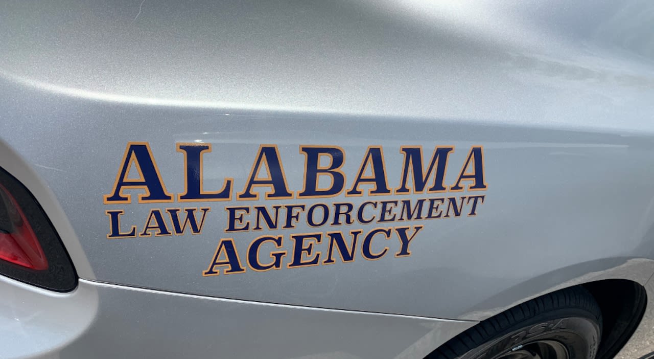 Single-vehicle crash in Tuscaloosa County kills Duncanville man