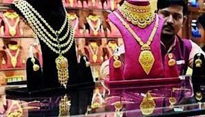 Gold rush at jewellery stores as customs duty cut spurs buying frenzy ahead of wedding season - ET Retail