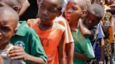 Crisis humanitaria en Haití: los menores se ven obligados a unirse a bandas criminales para conseguir alimento, advirtió una ONG