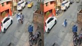Por esquivar impresionante hueco en la vía, motociclista se fue por una loma en Medellín