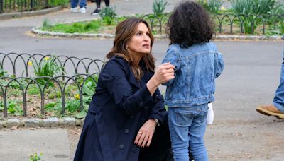 Mariska Hargitay halts 'SVU' filming to help lost child who confused her for police officer