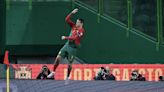 4-0. Doblete y nuevo récord de Cristiano en el debut de Martínez con Portugal