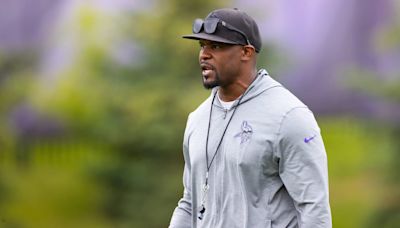 Vikings DC Brian Flores on roles for Dallas Turner, Harrison Smith this year