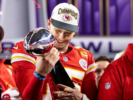 Mahomes after QB megadeals: I'm not underpaid