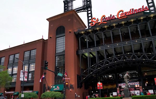 Cardinals-Braves game delayed due to inclement weather Tuesday night