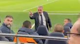 Técnico do Tottenham discute com torcedor que pedia por derrota; entenda