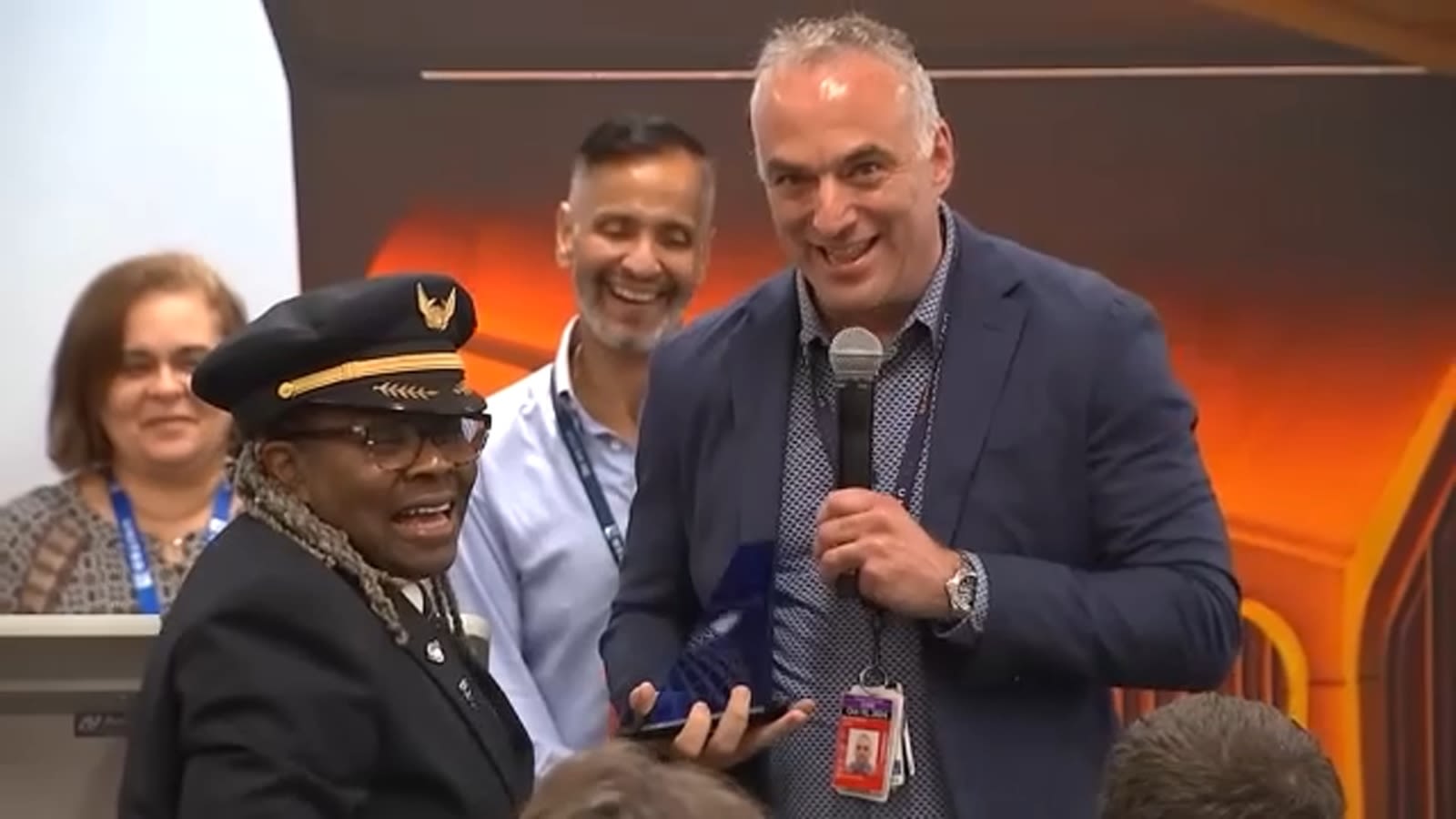 United Airlines' 1st Black female pilot retires after 34 years with final flight to Newark