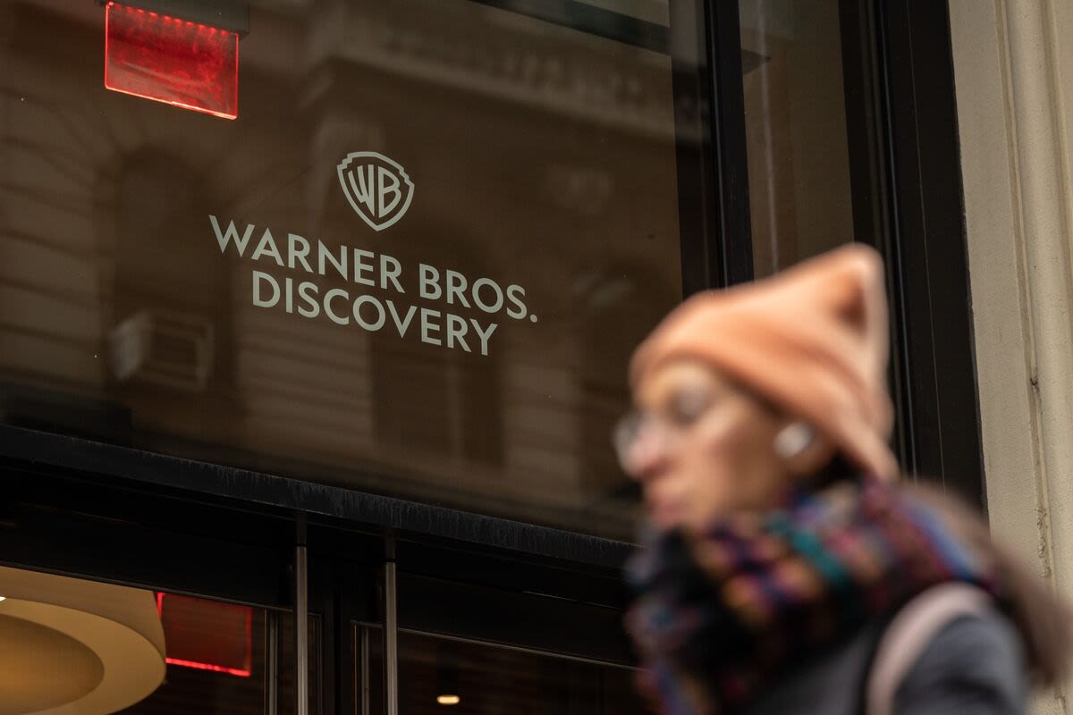 Warner Bros. Shares Fall 10% on Report That Comcast Seeks NBA TV Deal