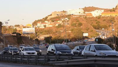 Un vehículo averiado en Málaga provoca 10 kilómetros de atascos en la A-7, a la altura de Rincón de la Victoria