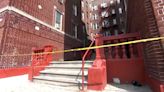 Policía: Matan a puñaladas a hombre hispano en edificio de apartamentos en El Bronx