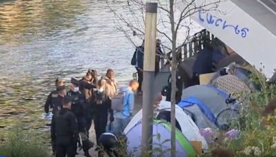 Desalojan a las personas sin hogar de las calles de París de cara a los Juegos Olímpicos