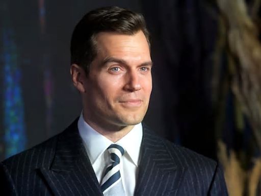 Henry Cavill sarà il nuovo James Bond, Margot Robbie Bond Girl: il trailer Ai vince tutto