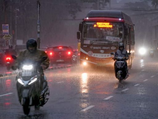 Weather Update: IMD issues red alert for Maharashtra, Goa, Kerala; light rain likely in Delhi