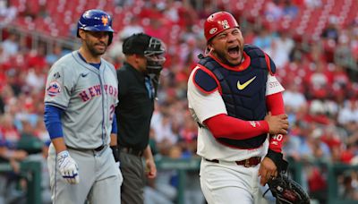 Former Cubs catcher Willson Contreras breaks left forearm Tuesday night