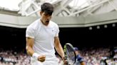 Alcaraz inicia su defensa de Wimbledon con una solvente victoria ante Lajal