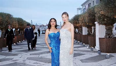 Salma Hayek y su hijastra combinaron looks espectaculares