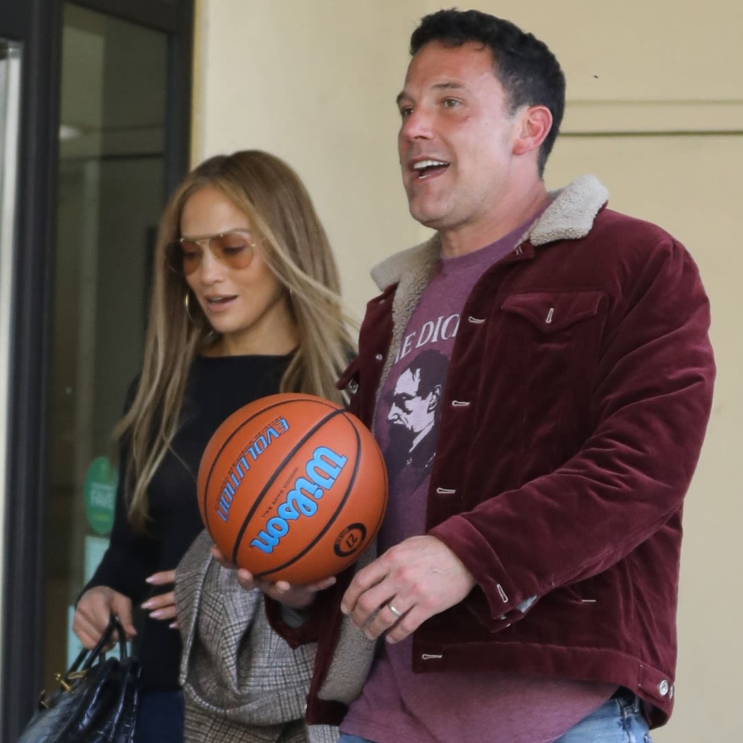 Ben Affleck and Jennifer Lopez Tackle Breakup Rumors With PDA Outing - E! Online