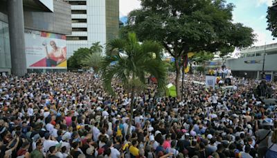 Maduro promete entregar actas de votación y dice que opositores deben estar "tras las rejas"