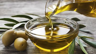 High Olive Oil Intake Linked to Lower Dementia-Related Death