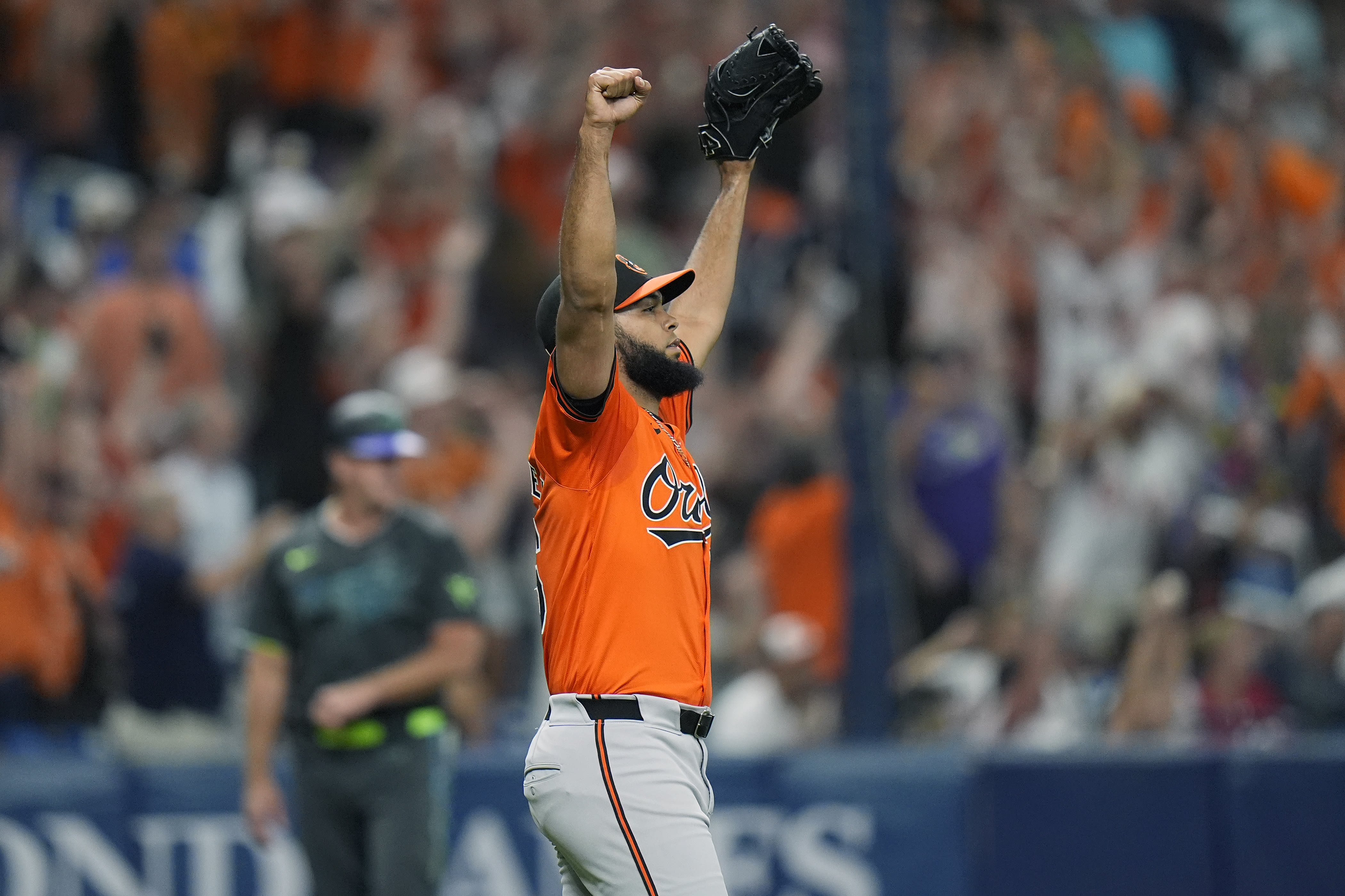 Urías hits go-ahead homer in 8th, Mountcastle drives in 3 as AL East-leading Orioles beat Rays 7-5