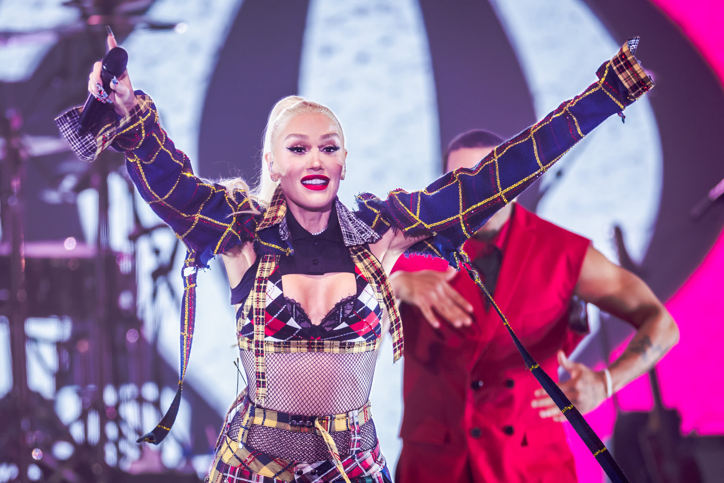 Gwen Stefani releases sneak peek of new music