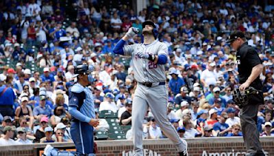 J.D. Martinez, Mets stay hot in series-opening romp over Cubs