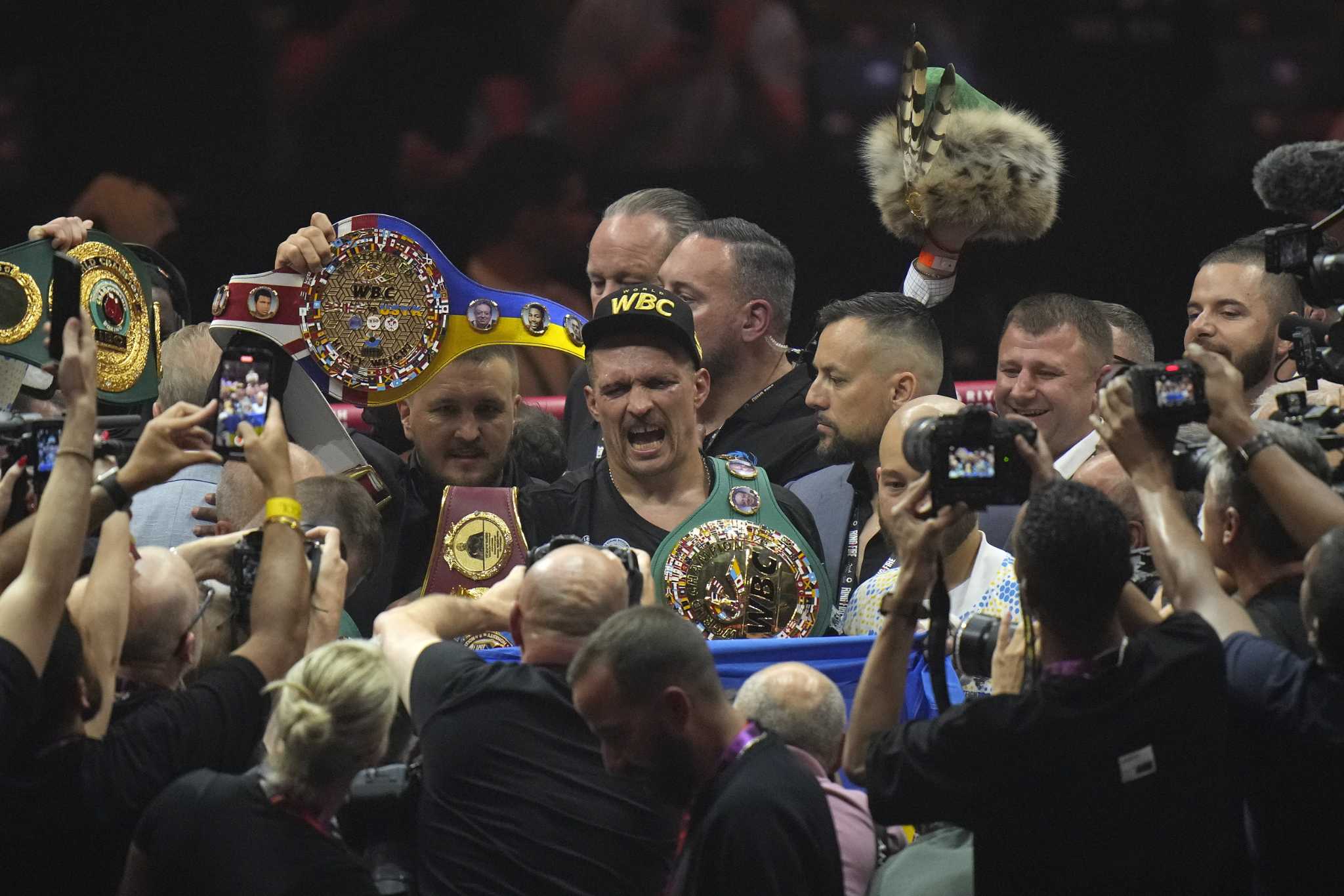 Undisputed heavyweight boxing champ Oleksandr Usyk considers cruiserweight return after Fury rematch