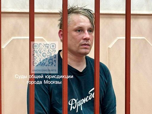 Russia jails two journalists for ‘working with Alexei Navalny group’