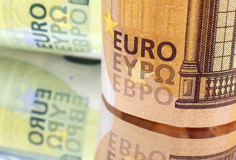 Analysis-Wait-and-see ECB boosts euro comeback as King Dollar's crown slips