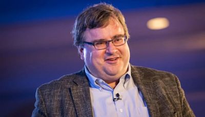 LinkedIn Co-Founder Reid Hoffman Predicts Death Of 9-to-5 Jobs By 2034